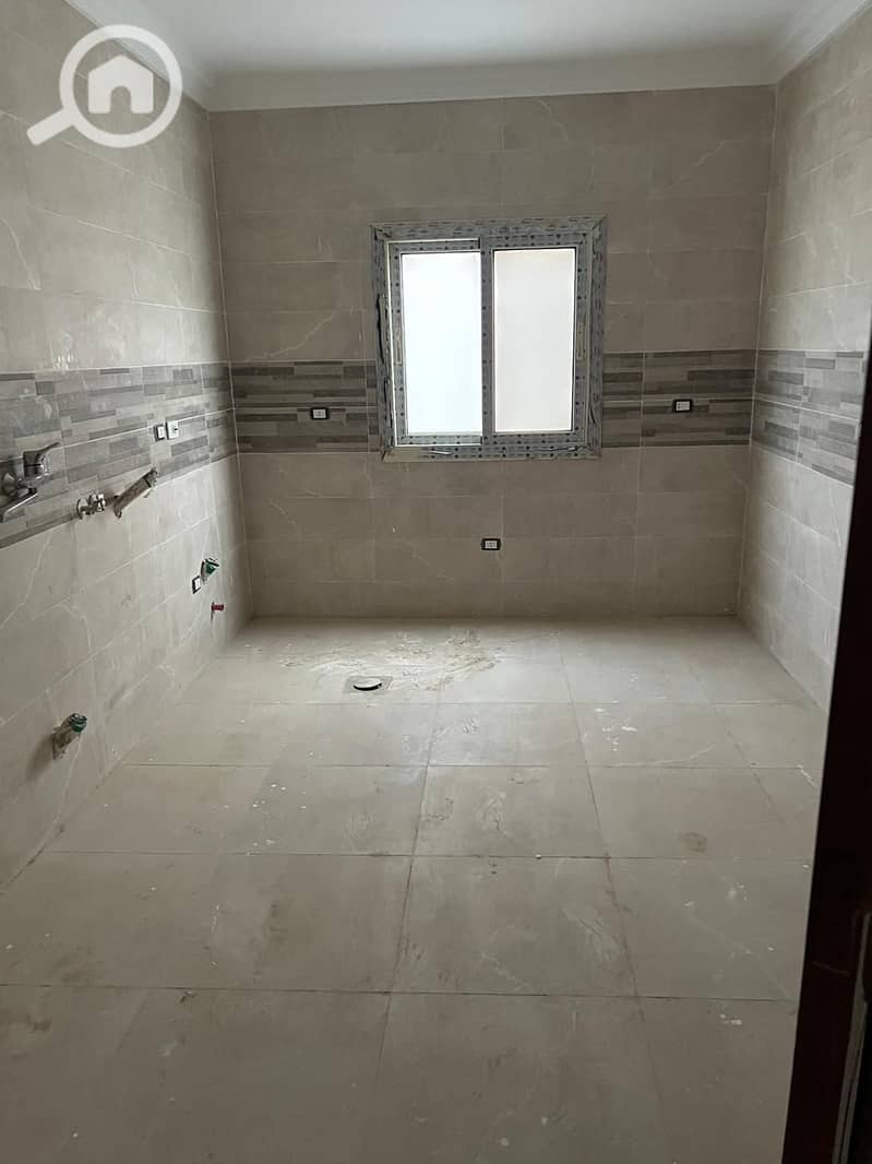 Distinct apartment for sale in Al-Moustashreen Compound – další