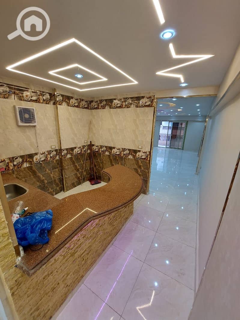Apartment for sale with two bedrooms and a large reception area in Al-Mandara Bahri, Gamal Abdel Nasser, close to the sea. - Więcej