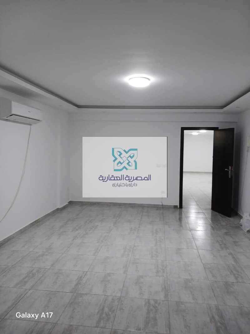 Administrative headquarters for rent with air conditioning, 290 square meters, with a 35-meter front, Al-Ma'araj Al-Olwi behind Carrefour and the ring road, excellent finishing, fully equipped with air conditioning. – pohled 3