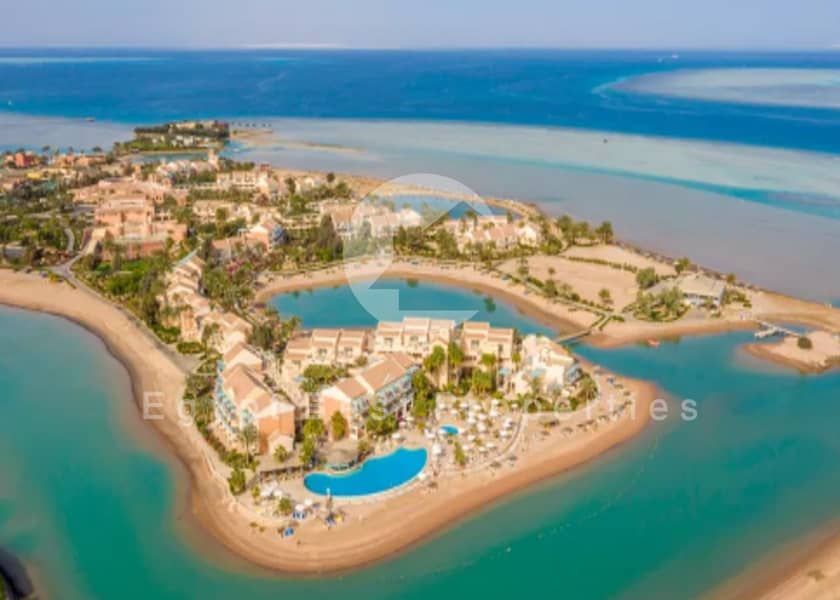 SIGGNATURE VILLA FIRST ROW VERY PRIME LOCATION FOR SALE AT GOUNA RED SEA WITH PRIVATE POOL FULLY FINISHED BY ORASCOME EARLY DELIVERY - Widok 5