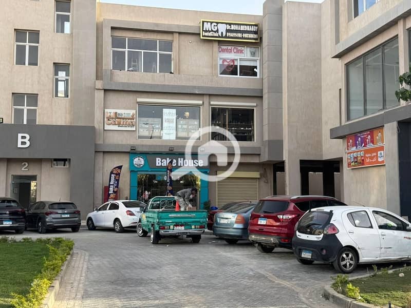 Receive a ground floor shop, suitable for a restaurant or office, with an area of 267 sq m in Al Karma 4 Mall, located in the heart of Sheikh Zayed, - Widok 6