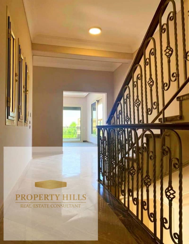 A bargain villa at a discounted price with a waterfall and pool view, fully finished and ready for immediate delivery and move-in, in a prime location in New Cairo, next to Hyde Park, Mivida, 90th Street, and AUC. - Ansicht 4