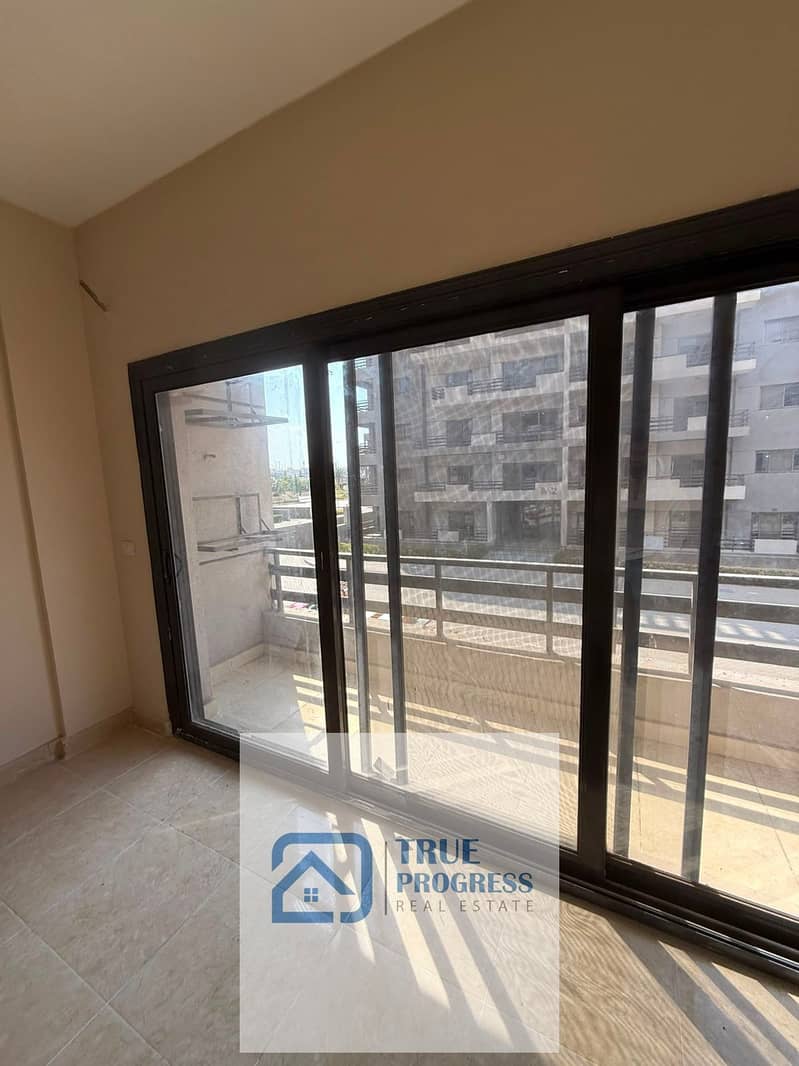 For sale - an apartment of 154m inside the Stodah compound, a unique opportunity for living or investment within an upscale compound. - Więcej