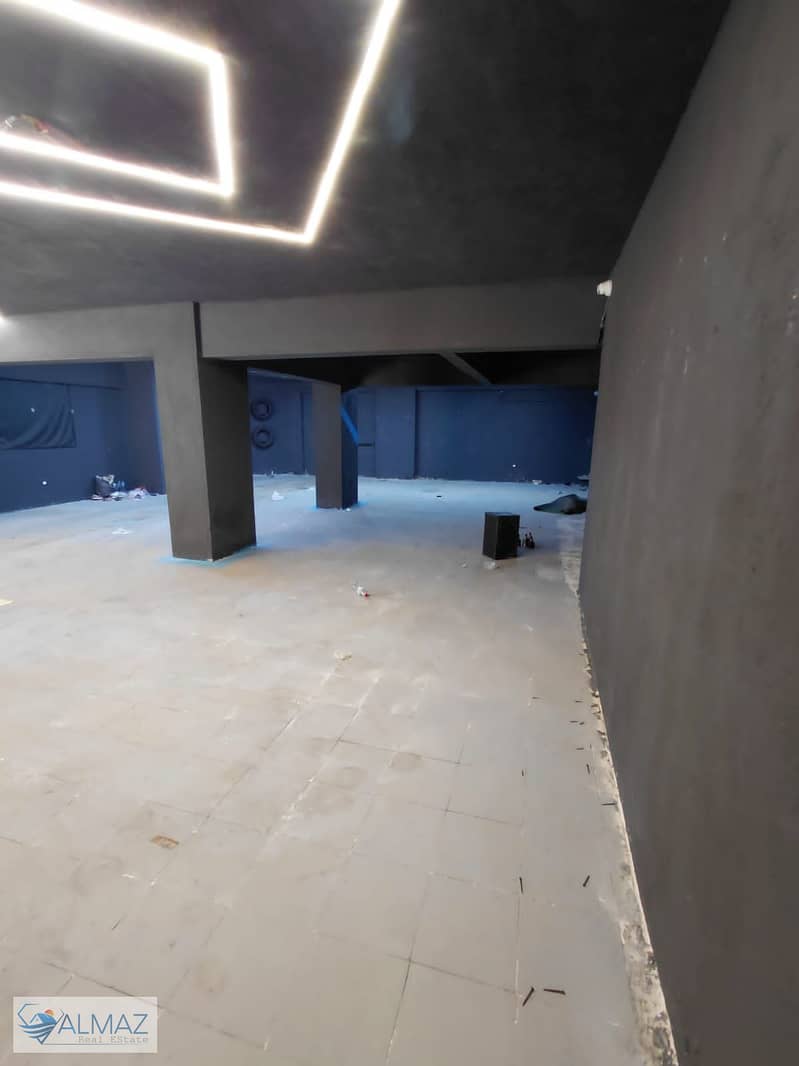 Empty basement of 160 square meters for administrative rent in the South Investors area of New Cairo, located near the American University in Cairo. - Więcej