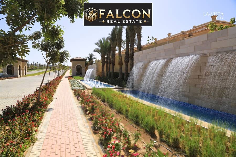 Luxury villa, prime location & view, competitive price, full amenities, open Water Feature view, for sale in La Vista Patio 5 East, El Shorouk - Ansicht 4