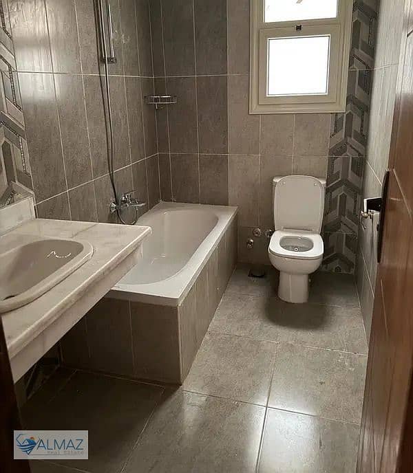 Unfurnished 255 sqm penthouse for rent with air conditioning in Promenade Compound, Fifth Settlement, near main roads and the American University - Mehr