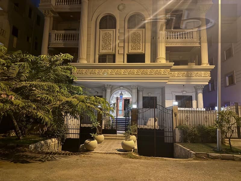 Full Roof Unit for Sale in Al-Banafseg Villas – An Excellent Opportunity for Residence or Investment Prime location near Cloud 9 Mall, close to - Więcej