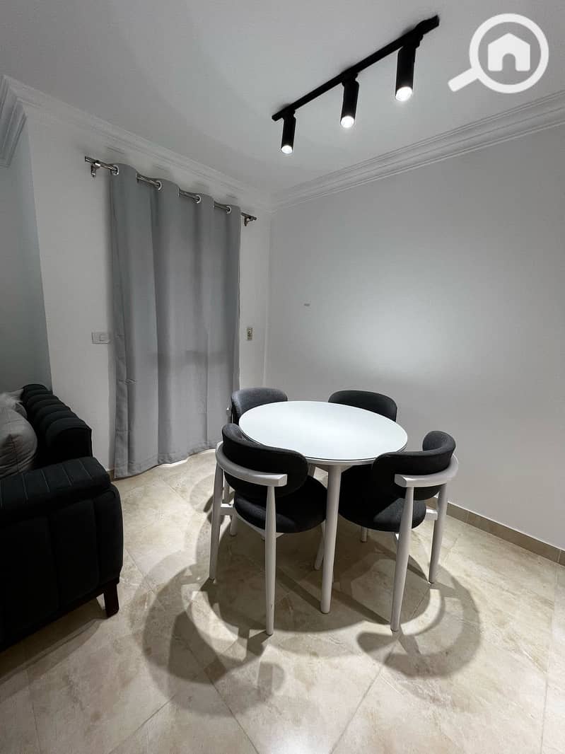 With furnishings, appliances, and meters, and an immediate return on investment. For sale, a 58m Corner Studio in B12 Madinaty next to the Craft Zone, with facilitations until 2031. - Widok 2