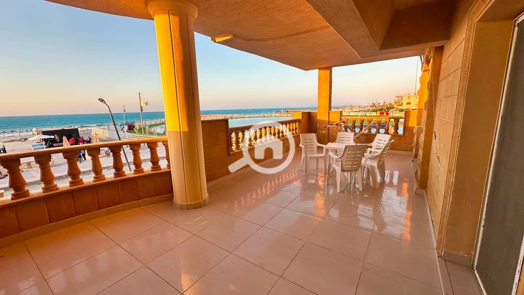First line beach chalet with the strongest view in Lotus on the lake and direct sea access. - Aanzicht 3