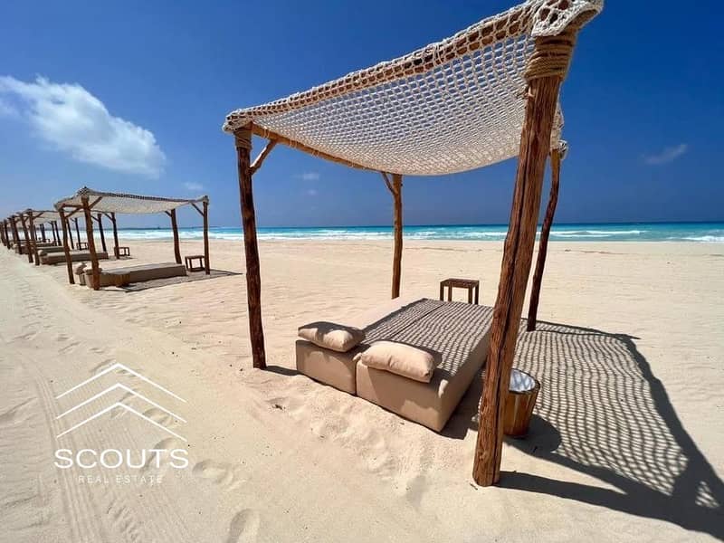 Ground-floor chalet for sale with a 60 sqm private garden, fully finished High-End, ready to move in or rent out, featuring a first-row sea view - Altro
