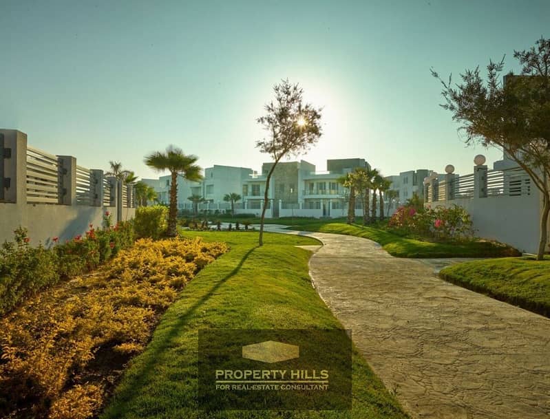Twin House ready for immediate delivery in the best location in October at Cleopatra Square Compound next to Palm Hills and New Giza minutes from Mall of Egypt - Mehr