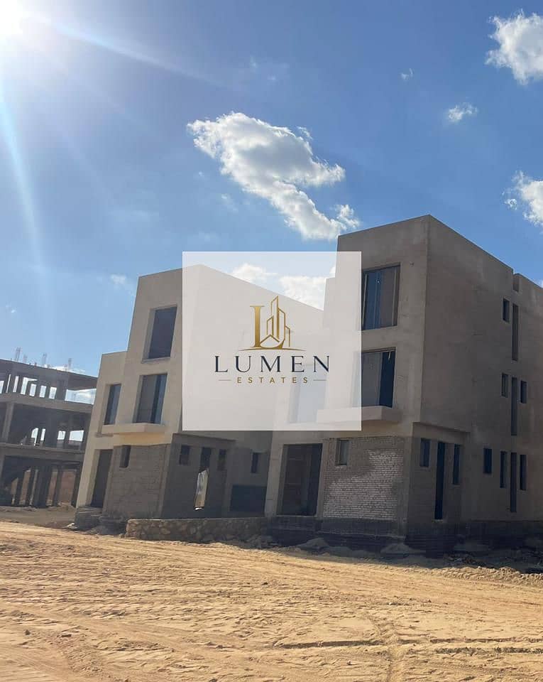 The only villa with immediate delivery, 390 meters on the Suez Road, First Settlement, with installment plans and a distinctive location in the project. - Widok 2