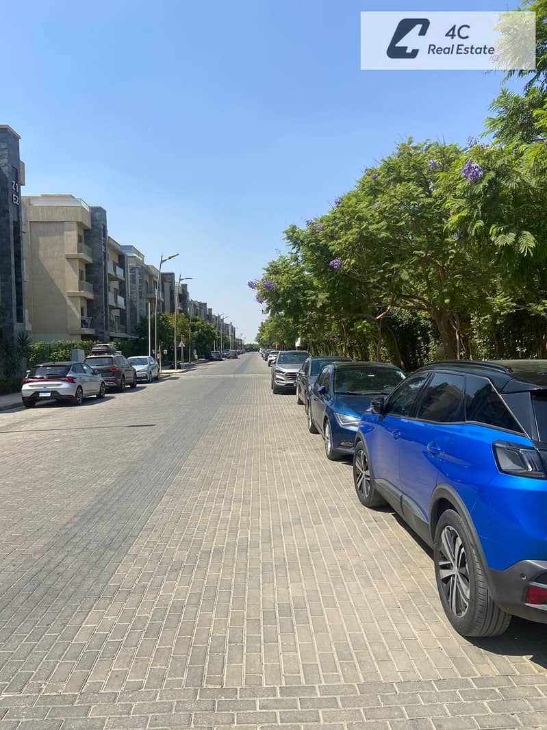 Under market pricen Penthouse for sale 166 m bahry Ready to move very prime location view landscape in Galleria Moon Valley New Cairo – pohled 3
