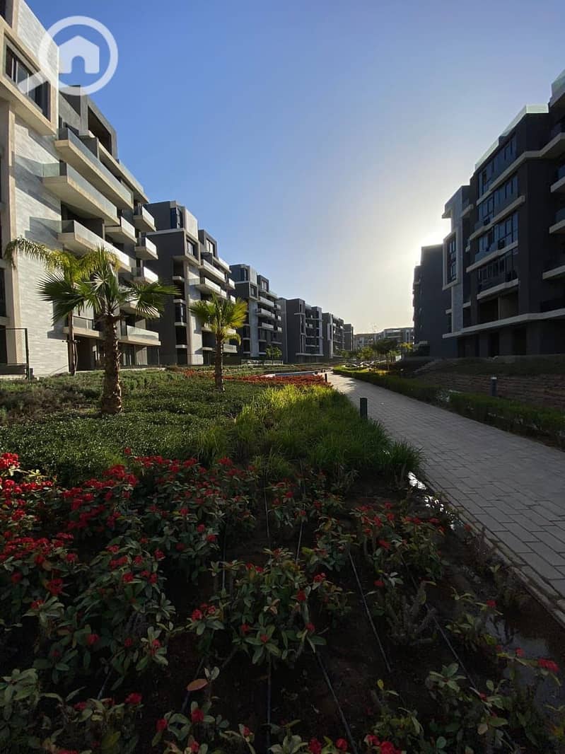 An apartment with immediate delivery overlooking the pyramids view in Sun Capital – pohled 4