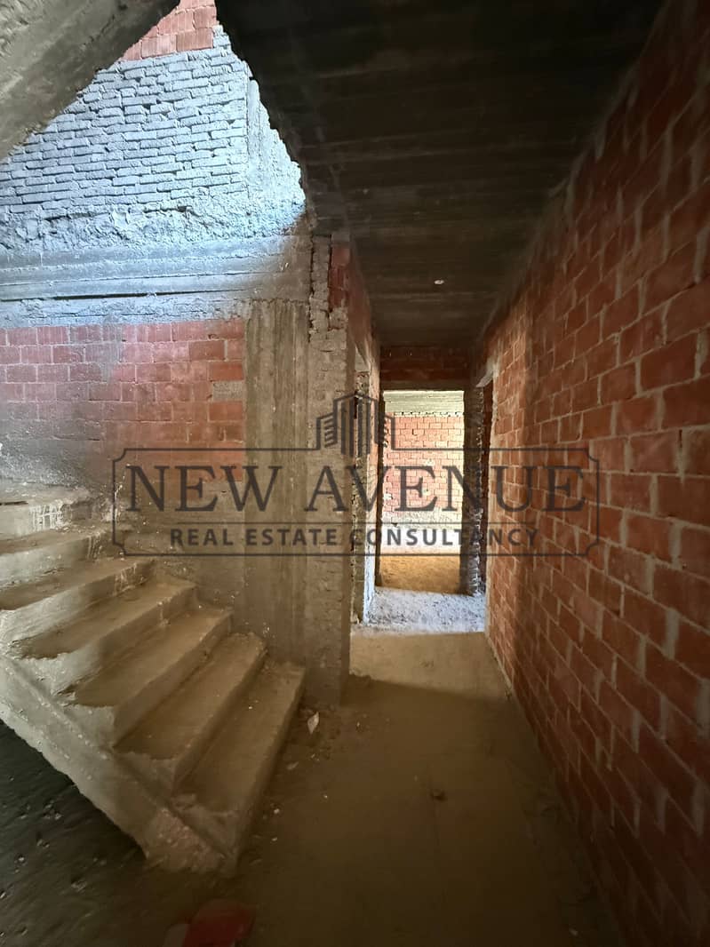 Penthouse 245m in Promenade Wadi Degla New Cairo ,Three Bedrooms and Roof 170m Ready to Move Core and Shell Facing North – pohled 3