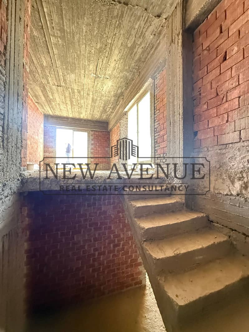 Penthouse 245m in Promenade Wadi Degla New Cairo ,Three Bedrooms and Roof 170m Ready to Move Core and Shell Facing North – pohled 4