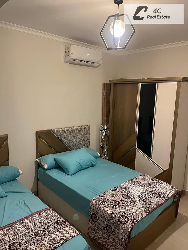 For sale at the lowest price in the compound a fully finished penthouse—complete with furniture and air conditioning—featuring a direct pool view - Widok 3