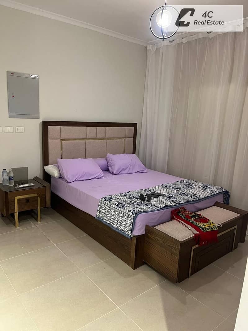 For sale at the lowest price in the compound a fully finished penthouse—complete with furniture and air conditioning—featuring a direct pool view - Widok 4
