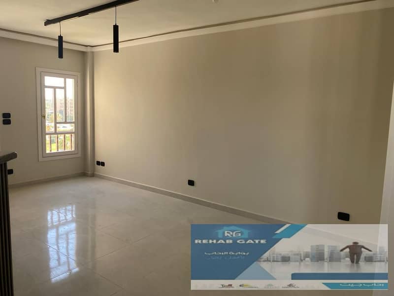 90m apartment with special finishes for rent in a prime location in Al-Rehab - Widok 3