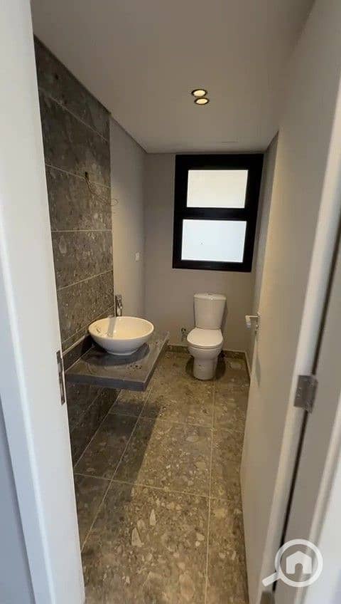 3 WhatsApp Video 2025-12-27 at 7.49. 52 PM - frame at 0m29s. jpg