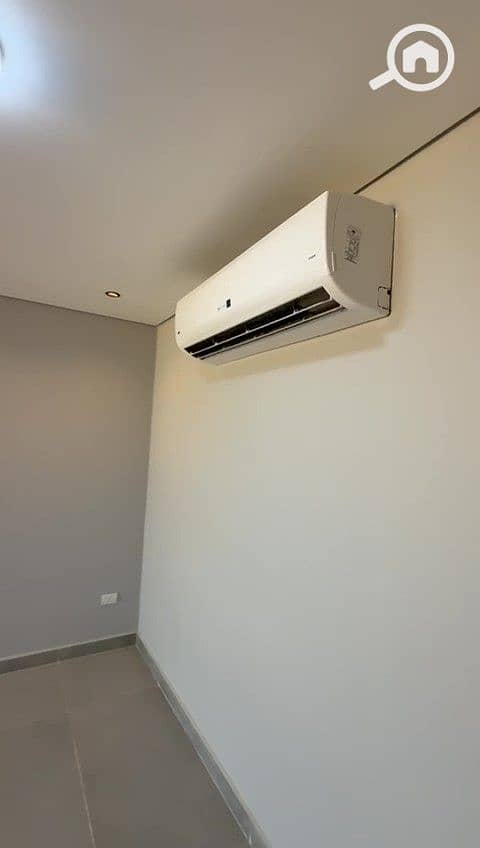 4 WhatsApp Video 2025-12-27 at 7.49. 52 PM - frame at 0m39s. jpg