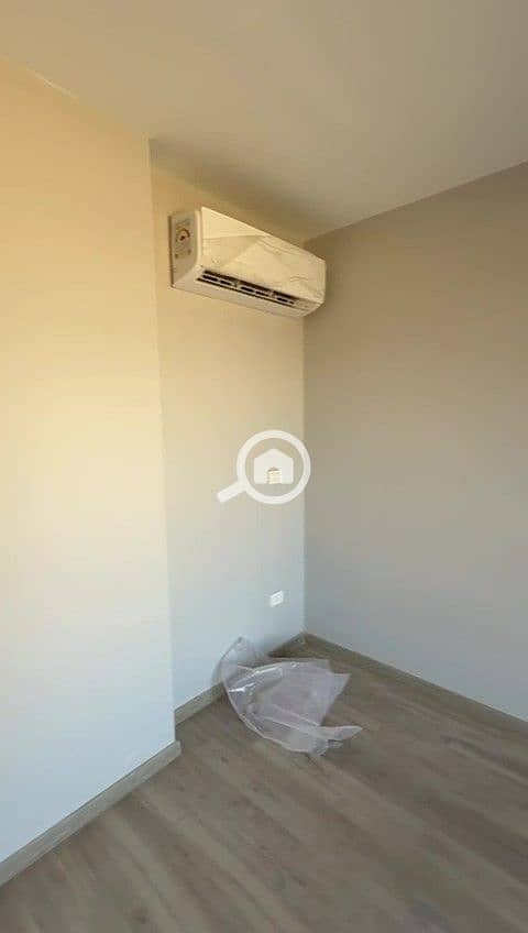 6 WhatsApp Video 2025-12-27 at 7.49. 52 PM - frame at 1m49s. jpg