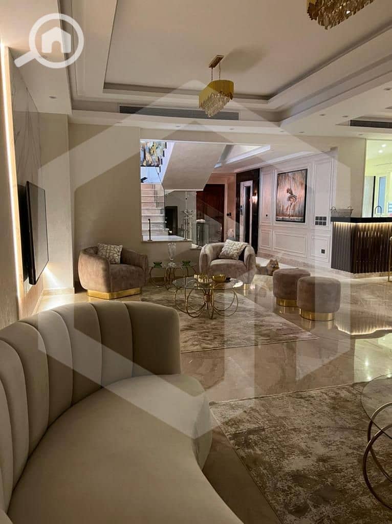 Villa with a Private Pool & Garden Fully furnished for rent in Woodville, Palm Hills, 6th Of October City . . . . . . . . . . . . . . - Vista 3
