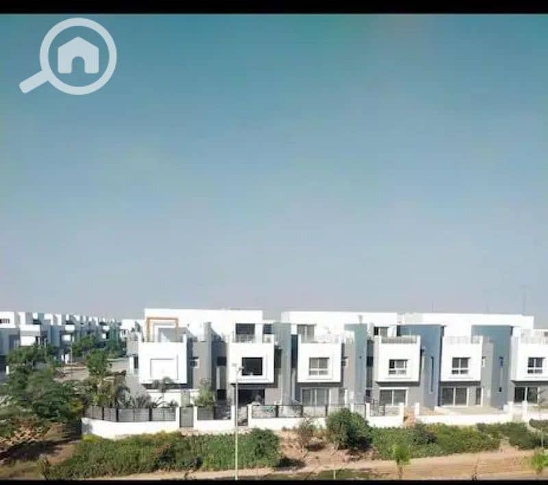 12 town-house-modern-middle-for-sale-new-hyde-park-L3757-17466062253757-2. jpg