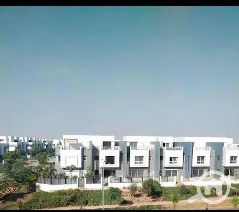 12 town-house-modern-middle-for-sale-new-hyde-park-L3757-17466062253757-2. jpg