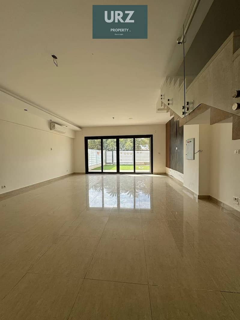 Villa for sale fully finished with a swimming pool a fantastic view of Central Park minutes from 90th Street Swan Lake and mivida and SODIC - Ansicht 2
