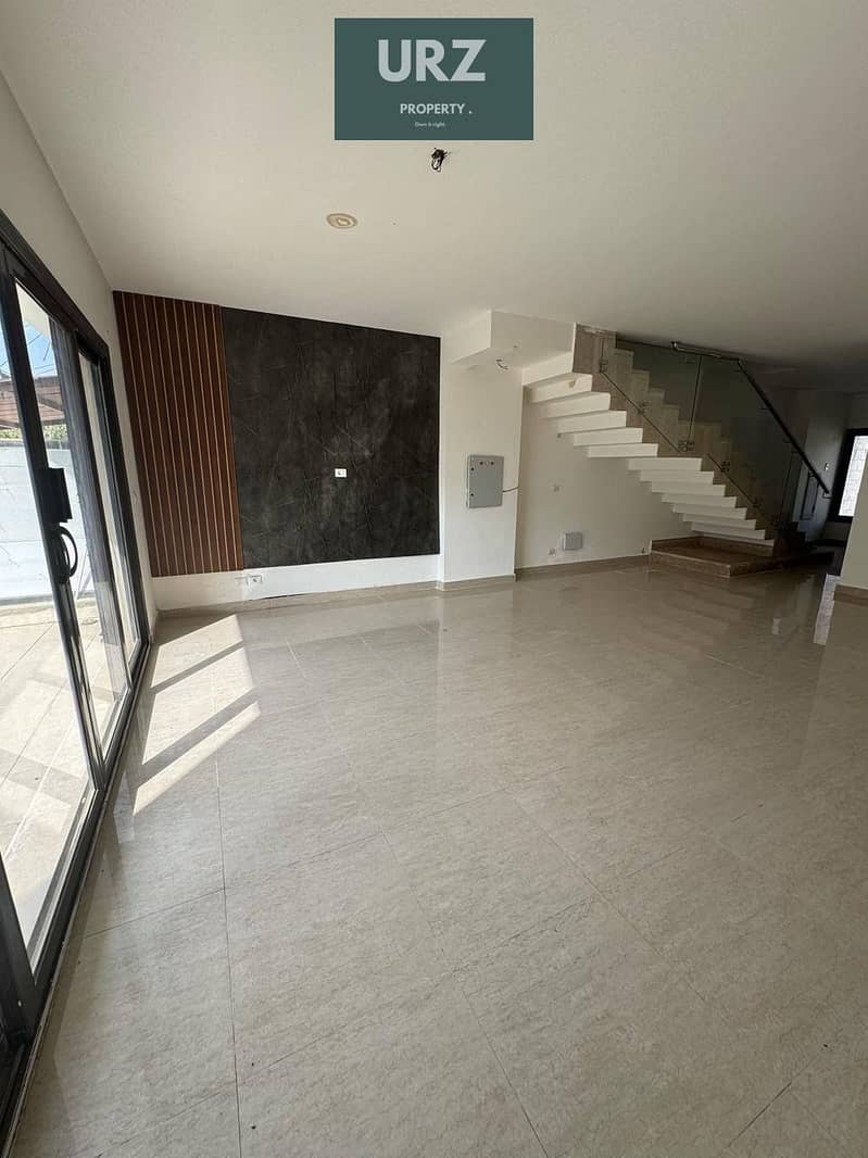Villa for sale fully finished with a swimming pool a fantastic view of Central Park minutes from 90th Street Swan Lake and mivida and SODIC - Ansicht 3