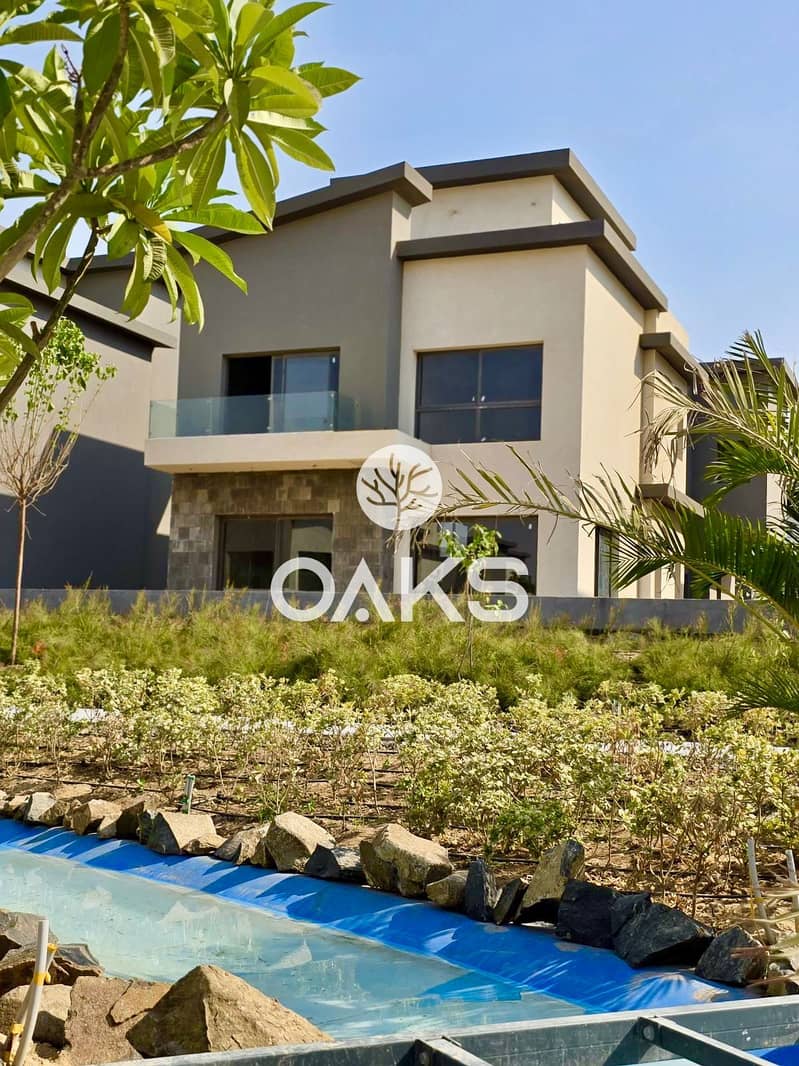 Villa 4 bedroom + Nanny Room for Sale in the Heart of New Cairo – Directly on South 90 Street and minutes from AUC - Więcej