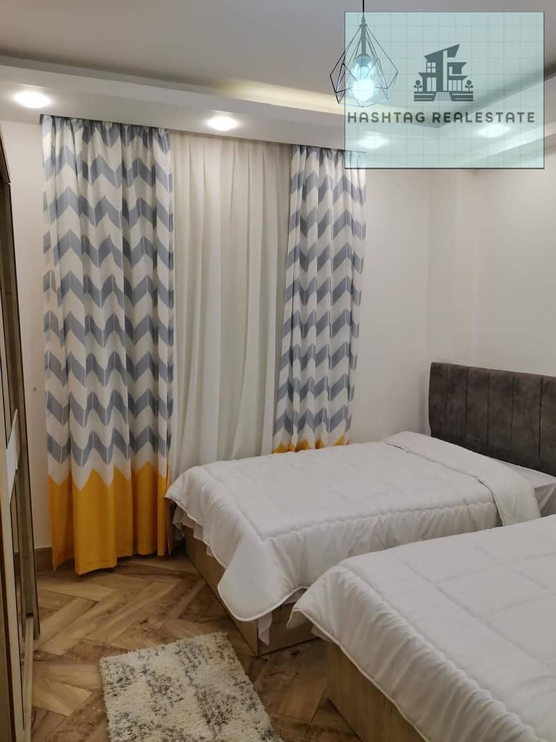 For sale, the best apartment in the Zayed Dunes compound, ground floor with a garden, 147 sqm, 3 bedrooms, 2 bathrooms, and a two-piece reception, fully furnished with appliances and air conditioning, and the garden has trees. - Ansicht 3