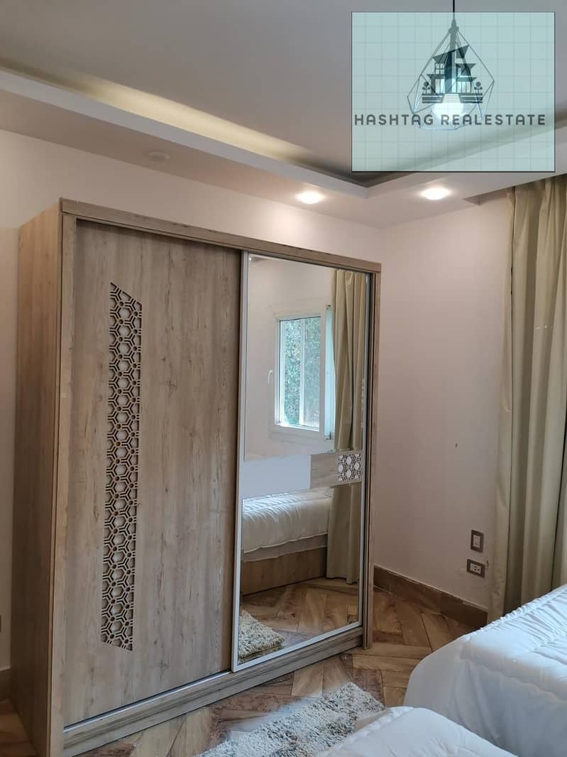 For sale, the best apartment in the Zayed Dunes compound, ground floor with a garden, 147 sqm, 3 bedrooms, 2 bathrooms, and a two-piece reception, fully furnished with appliances and air conditioning, and the garden has trees. - Ansicht 4