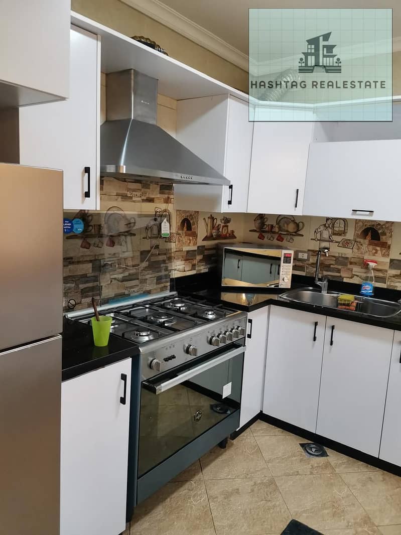 For sale, the best apartment in the Zayed Dunes compound, ground floor with a garden, 147 sqm, 3 bedrooms, 2 bathrooms, and a two-piece reception, fully furnished with appliances and air conditioning, and the garden has trees. - Ansicht 6