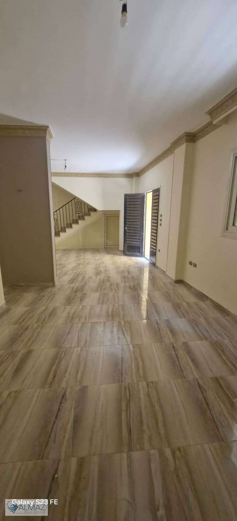Unfurnished duplex for rent with ultra-super-lux finishing, located in the Yasmeen 6 Villas area of the First Settlement (Tagamoa El Awal). It is si - Widok 3