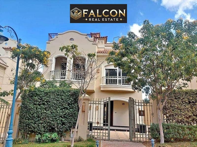 ready to move villa town corner landscape view for sale in patio elshorouk near AUC new cairo and madinaty and alborouj and cleopatra palce - Widok 4