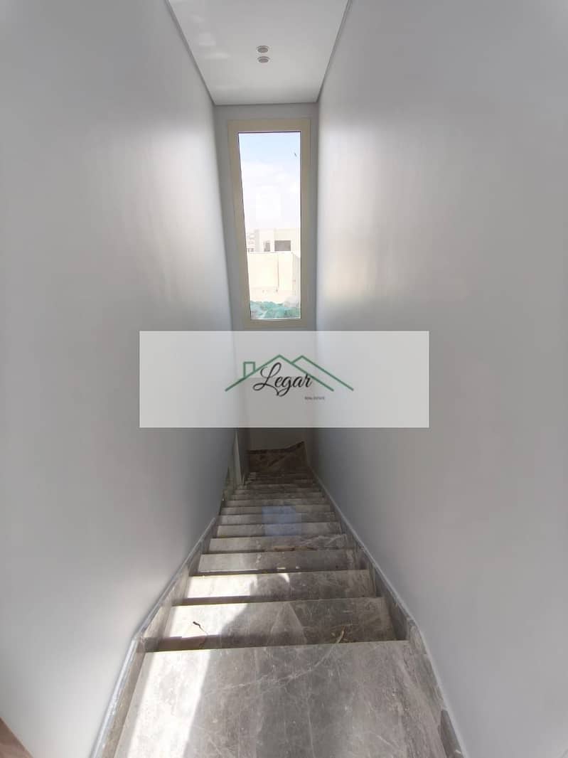 Villa for rent in The Crown Compound, 287 sq m, with kitchen and air conditioning, at a bargain price. - Więcej