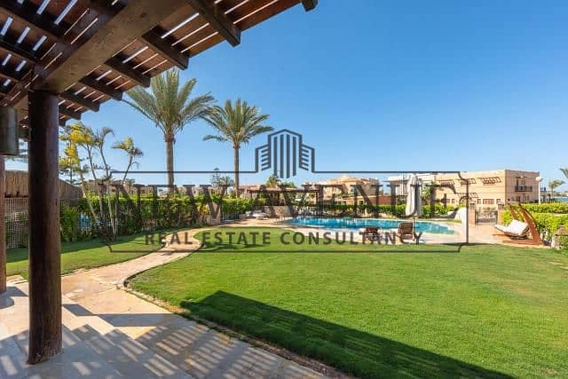 Fully Renovated & Furnished Twin House | First Row in Marina 4 | 8 Bedrooms | Prime Location | Swimming Pool | Excellent Condition | Fully Equipped - Widok 5