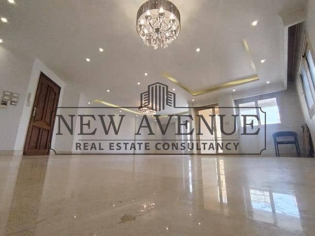 Fully finished & furnished Apartment with AC's and one parking slot new building floor 9 for sale in Masr l gededa Almaza - Widok 4
