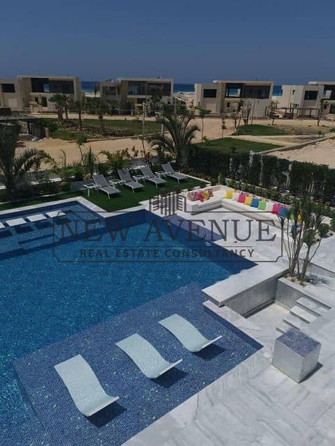Fully finished and furnished Standalone Villa with garden and private pool second row sea in Hacienda White North Coast developed by Palm Hills - Widok 3