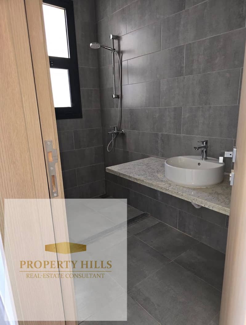 For serious buyers only – Corner Villa in The Crest Compound with a low down payment and installments over 8 years, located in one of the best locatio - Mehr