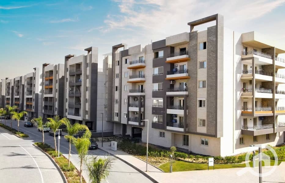 A great deal on an apartment for sale, ready for immediate occupancy with installments, overlooking the lagoon in Rock Eden Compound | Rock Eden - Al - Bild 4
