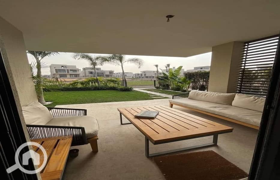 Villa for sale in SODIC East Compound, featuring a prime location just minutes away from Madinaty and the Fifth Settlement - Aanzicht 5