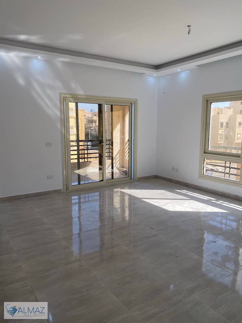 An unfurnished apartment is available for rent in the South Academy area (Zone A) of the First Settlement. It is ready for immediate occupancy and off - Ansicht 3