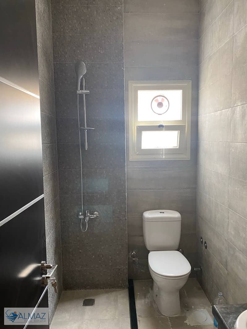 An unfurnished apartment is available for rent in the South Academy area (Zone A) of the First Settlement. It is ready for immediate occupancy and off - Ansicht 5