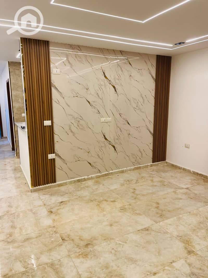 Premium first-floor apartment available for sale in the sought-after El Ferdous Compound, 6th of October City. This exceptional property is housed in - Ansicht 2