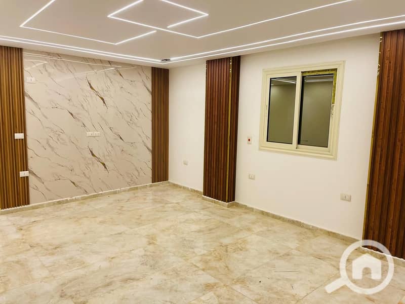 Premium first-floor apartment available for sale in the sought-after El Ferdous Compound, 6th of October City. This exceptional property is housed in - Ansicht 4