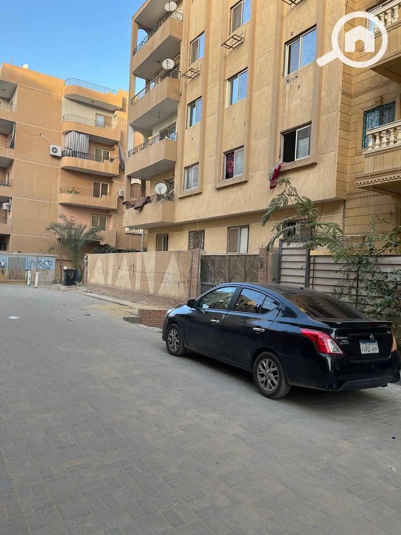 Premium first-floor apartment available for sale in the sought-after El Ferdous Compound, 6th of October City. This exceptional property is housed in - Ansicht 6