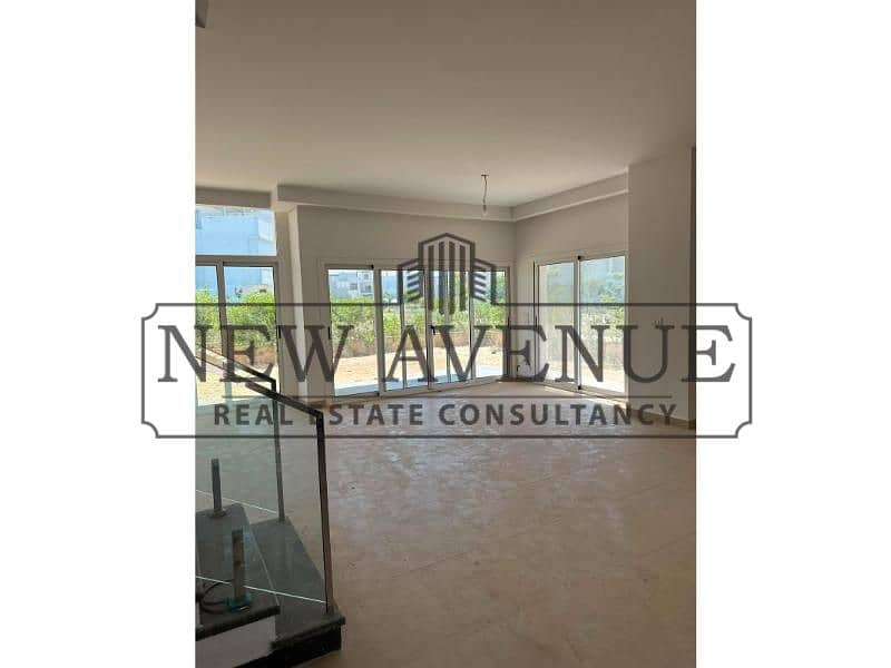 Ready to move Luxury Twin Villa for Sale Fully Finished in Mazarine Compound New Alamein City - North Coast - Vista 4